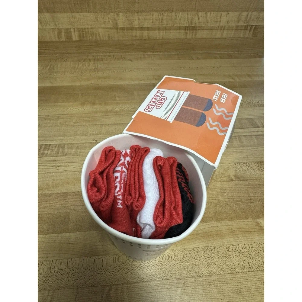 Bio World 3 Pair Cup of Noodles Ramen Crew Socks  Gift Box Men's Shoe Size 8-12